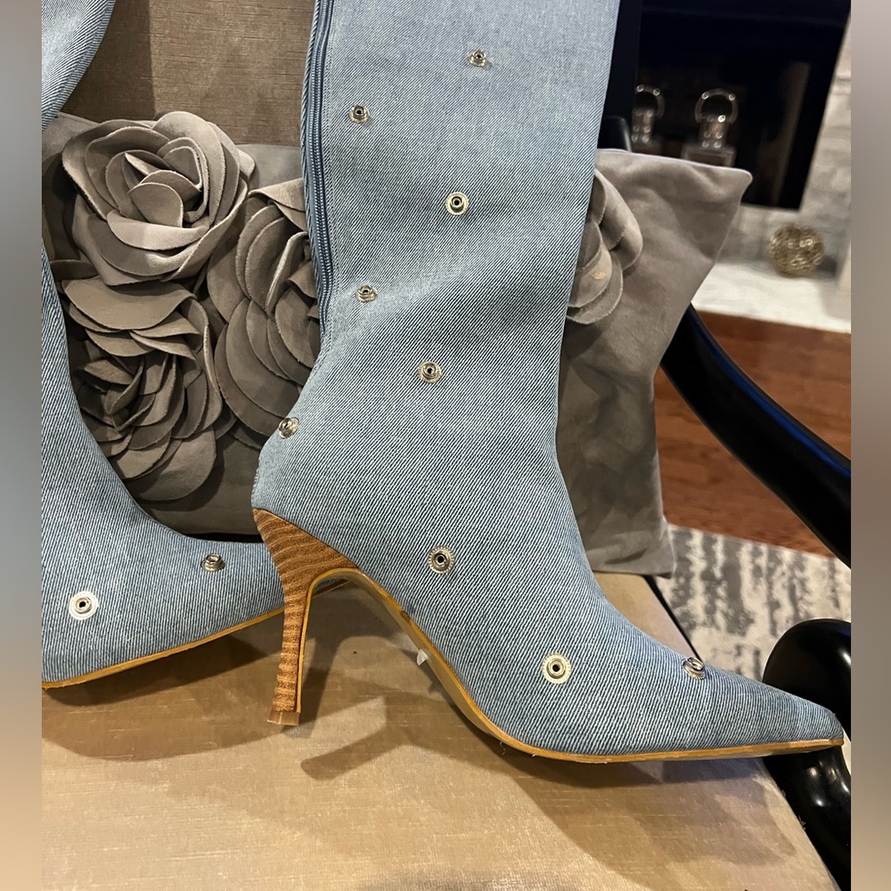 Boots - Picture 4 of 8